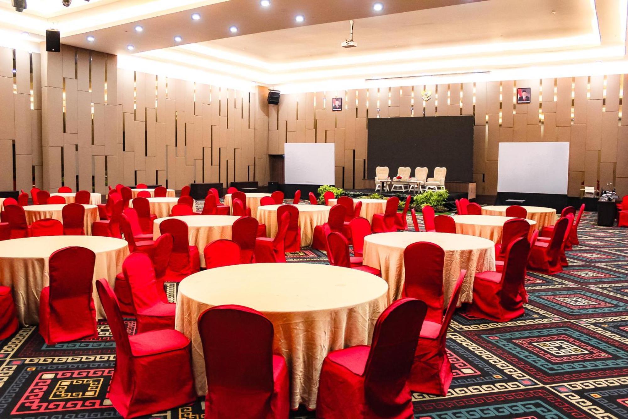 Aston Kupang Hotel & Convention Center Eksteriør bilde