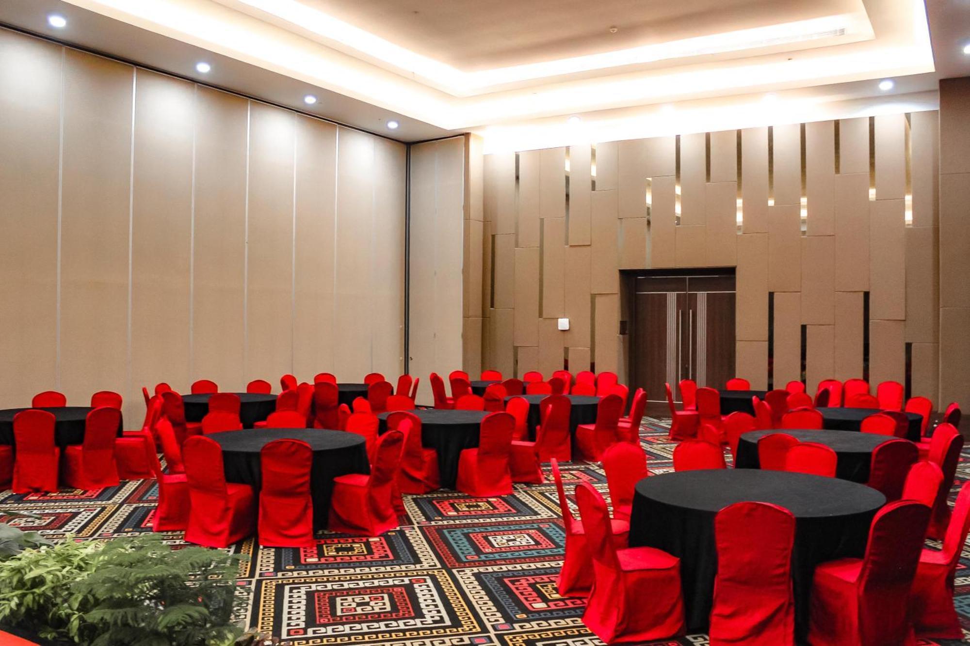 Aston Kupang Hotel & Convention Center Eksteriør bilde